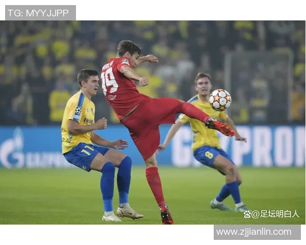 足球巨星风采尽显 球场英姿展现独特魅力与无限激情 足球巨星风采尽显 球场英姿展现独特魅力与无限激情