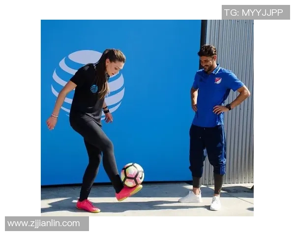 足球花式技巧全解析 轻松掌握球星招牌动作与创意挑战